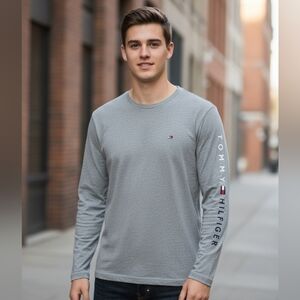 Tommy Hilfiger Shirt Boys XL 18/20 Gray Long Sleeve Logo Flag Graphic Crewneck